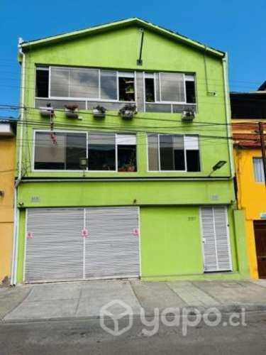 Casa 3 niveles con 2 departamentos independientes