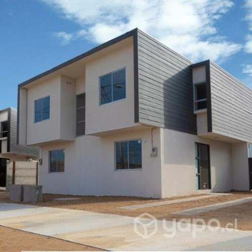 Arriendo casa en condominio