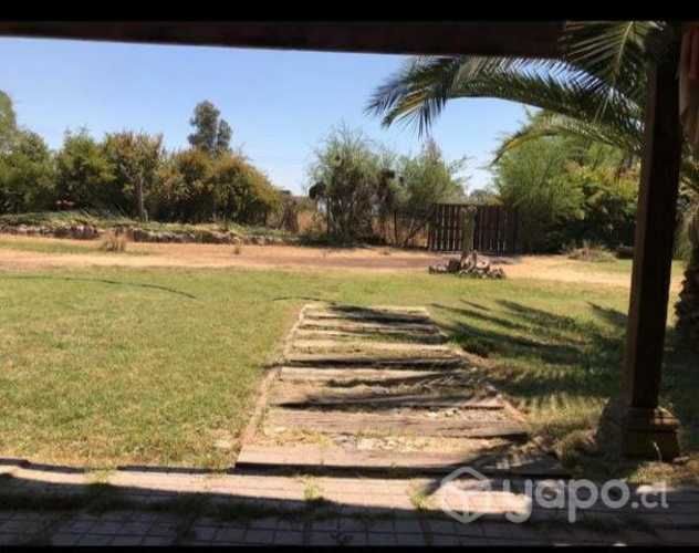 Casa grande en amplio espacio natural