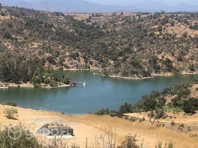 Hermosa parcela en Rapel con vista al lago