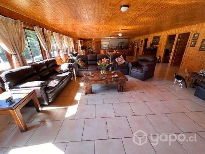 Parcela 5000 m2 con casa y piscina