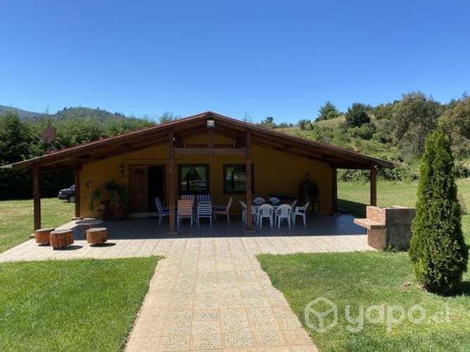 Parcela 5000 m2 con casa y piscina