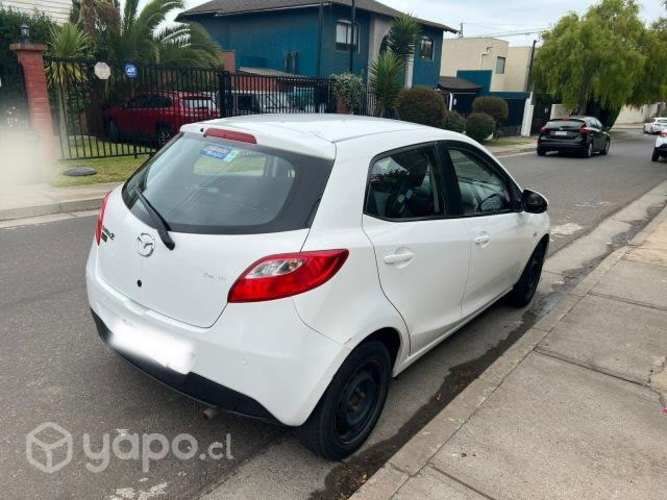 Mazda 2 2015