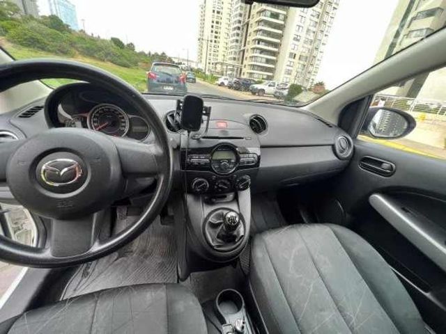 Mazda 2 2015