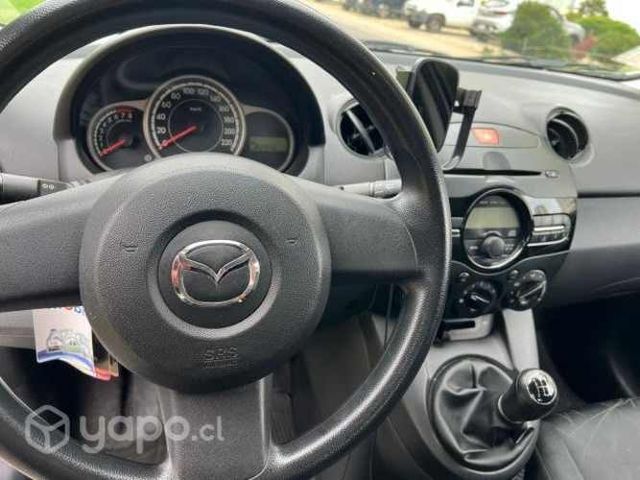 Mazda 2 2015