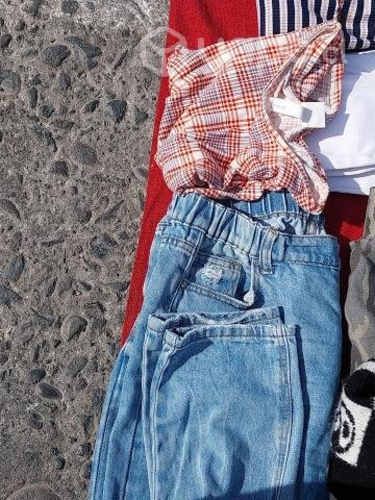 Polera corta y Jeans