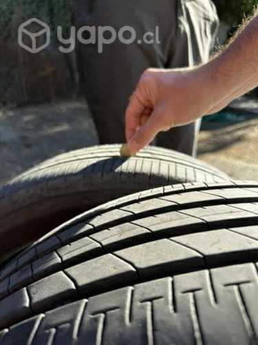 Neumáticos 215-45-18