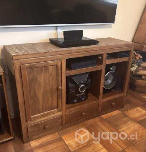 Rack de TV y sonido de madera de Raulí