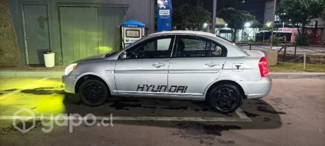 Hyundai accent 2010