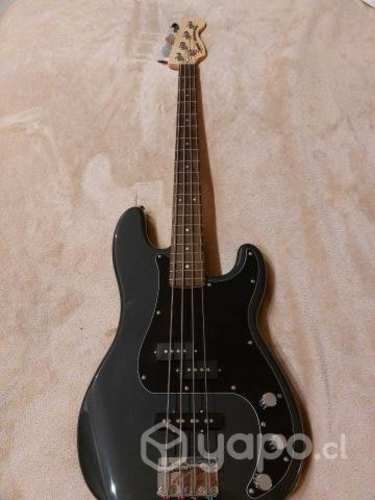 Bajo Squier PJ Bass impecable