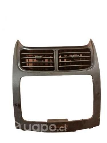 Bisel De Radio Y Salida De Aire Chevrolet Sail