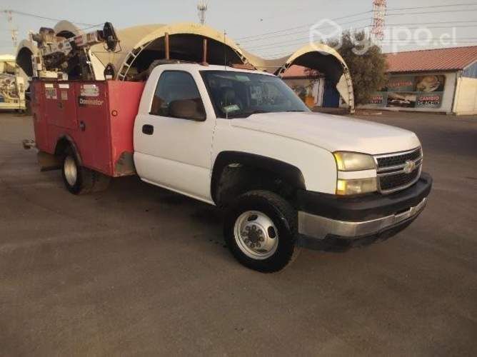Silverado 4x4 con grúa pluma