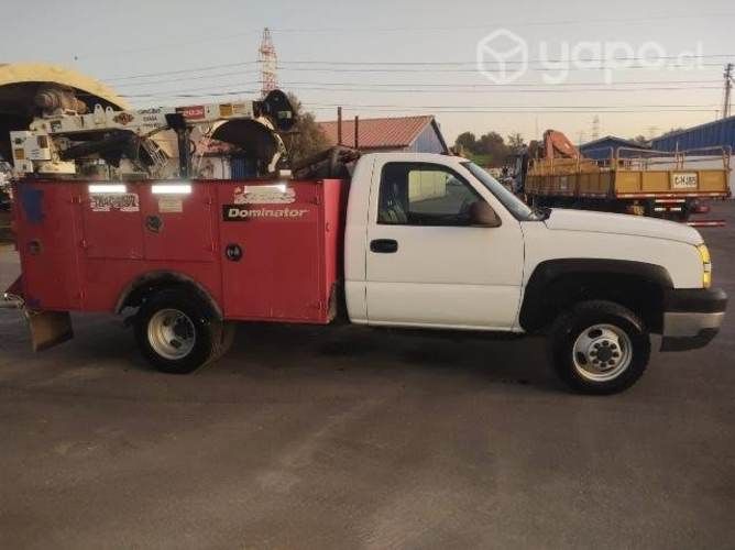 Silverado 4x4 con grúa pluma