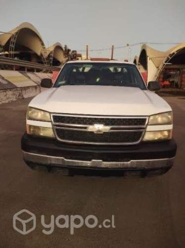 Silverado 4x4 con grúa pluma