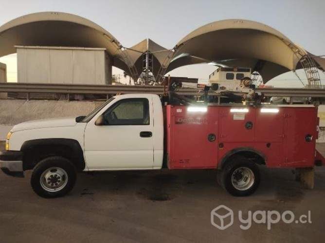 Silverado 4x4 con grúa pluma