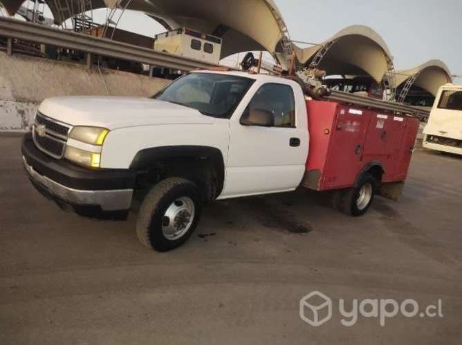 Silverado 4x4 con grúa pluma