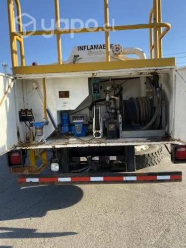 Camión combustible mack GU813 6x4 aut