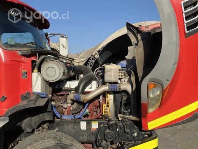 Camión combustible mack GU813 6x4 aut