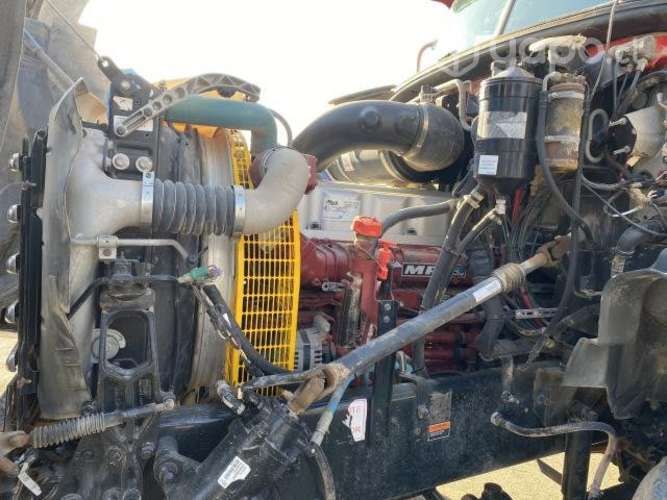 Camión combustible mack GU813 6x4 aut