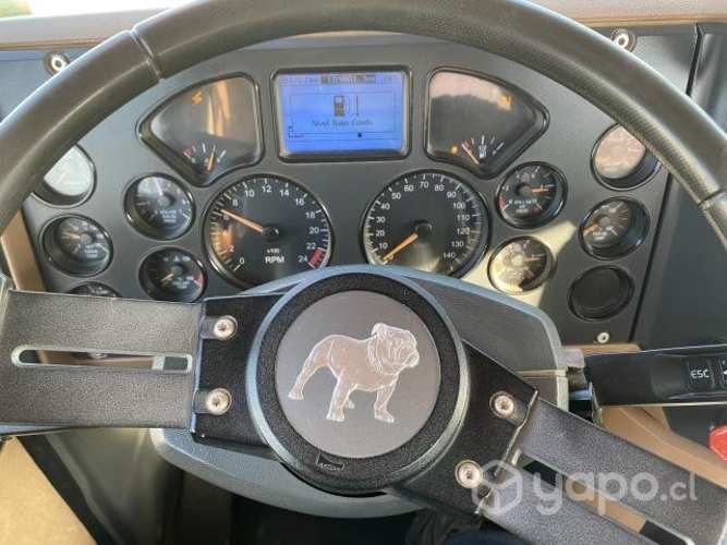 Camión combustible mack GU813 6x4 aut