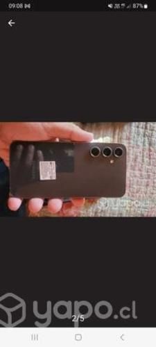 Dos celulares galaxy S23 Fe y Huawei Y9 prime