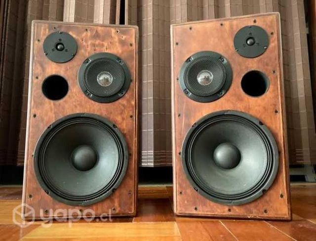 Parlantes 3 vias con woofer Leea 10 pulg