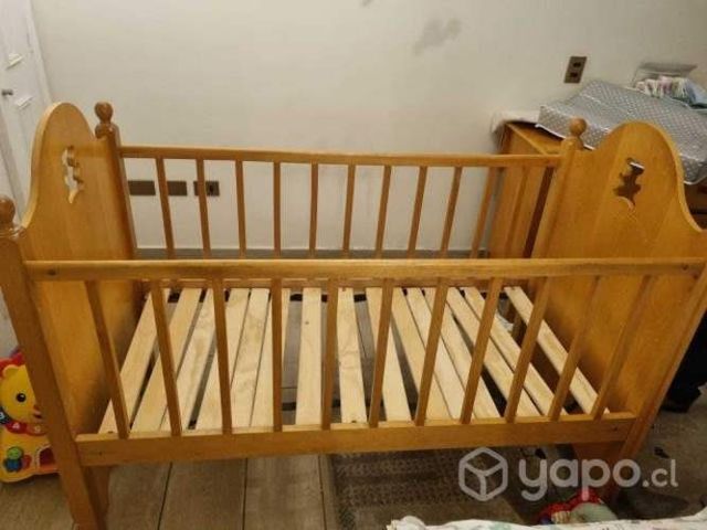 Fina cuna de madera nativa