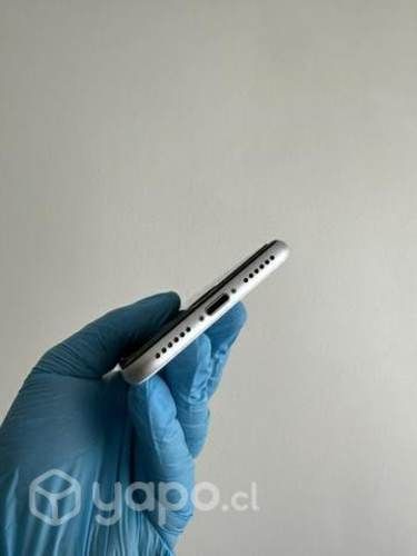 IPhone SE segunda generacion en caja color blanco