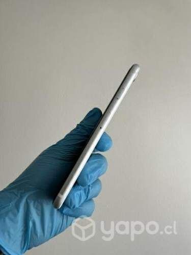 IPhone SE segunda generacion en caja color blanco