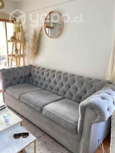 Precioso sofá capitoné gris de 3 cuerpos