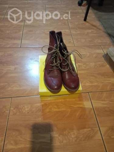 Bototos rojos de cuero talla 37