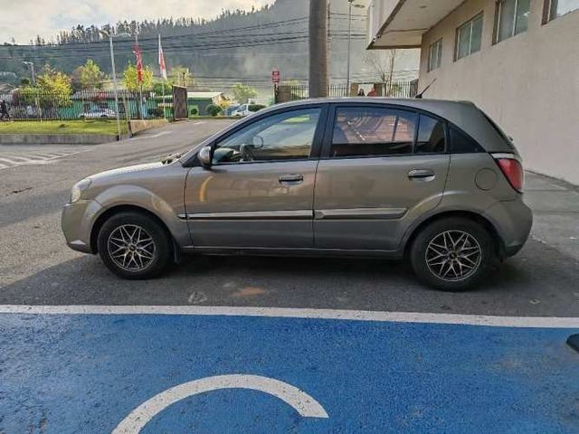 Kia motors rio 2011