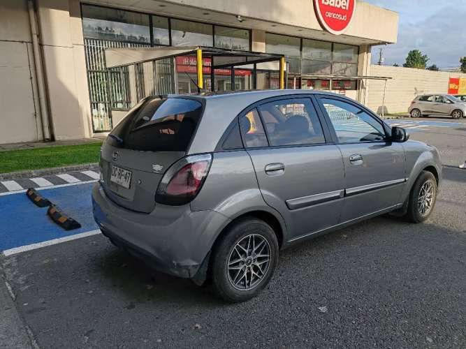 Kia motors rio 2011