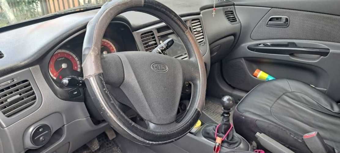 Kia motors rio 2011