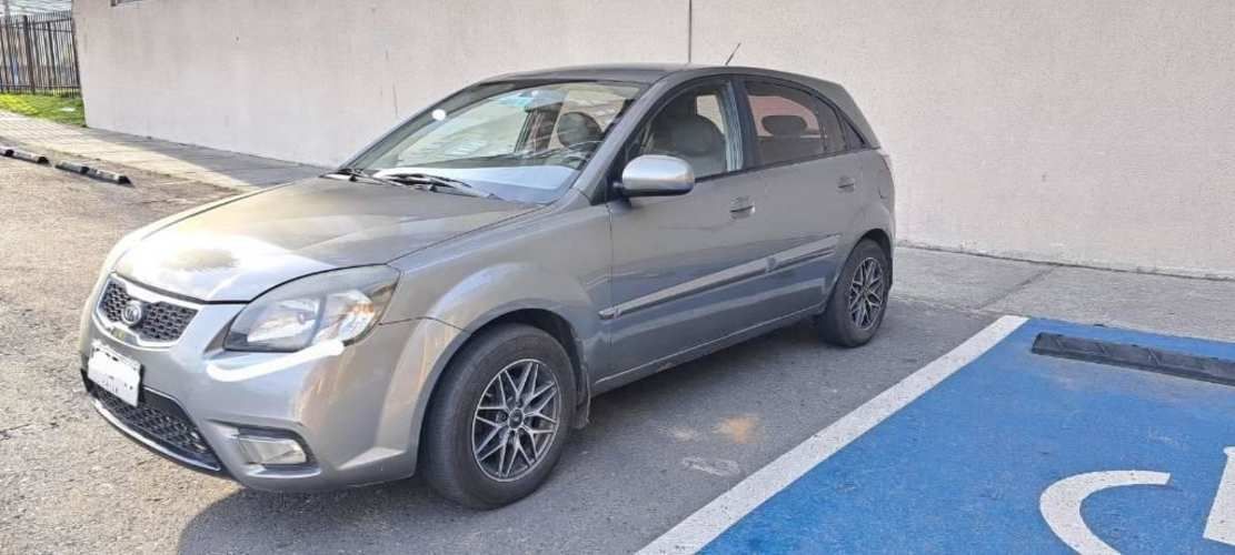 Kia motors rio 2011