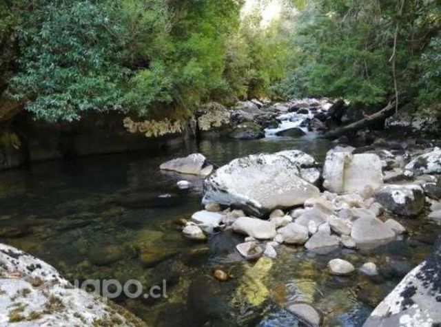 Parcela con orilla de río