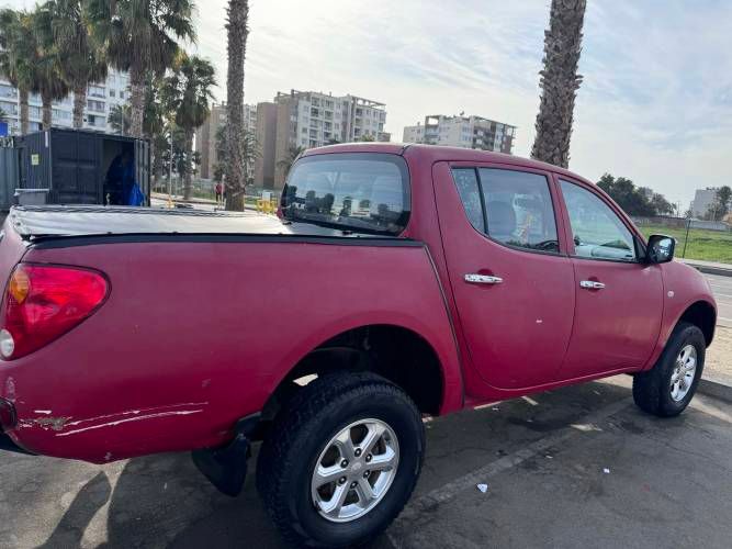 Mitsubishi l200 2013