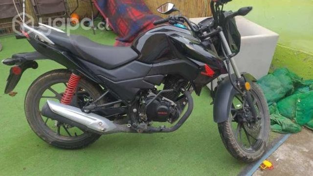 Se vende por apuro, regalo 2 cascos seminuevos