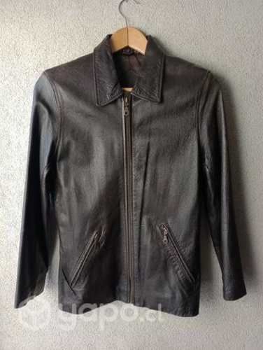 Chaqueta de cuero, marca Basement talla S, mujer