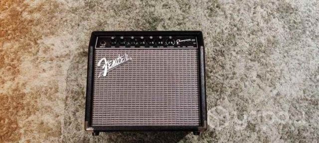 Amplifi. Fender C.20 + Pedal de Dist. Metal Boss