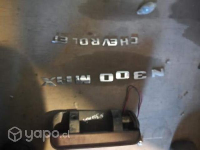 Chevrolet n300 max letras logo 3ra luz de freno