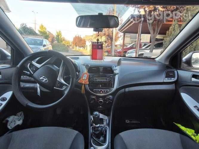 Hyundai accent 2012