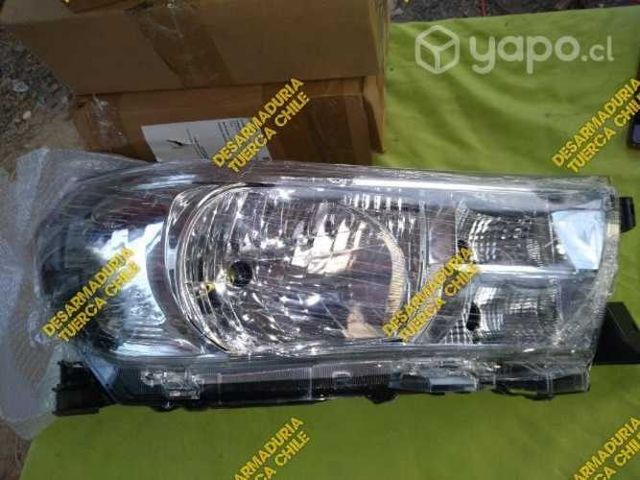 Óptico derecho Toyota Hilux 2016-2018