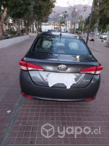 Vendo toyota yaris sedan