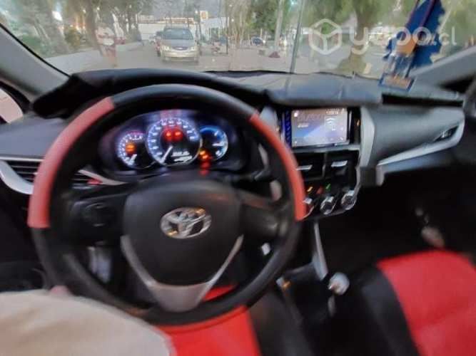 Vendo toyota yaris sedan
