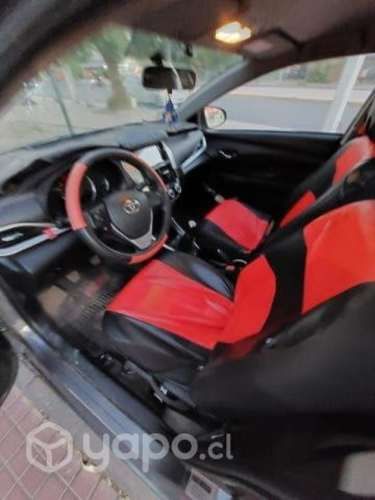 Vendo toyota yaris sedan