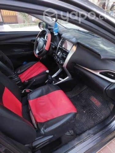 Vendo toyota yaris sedan