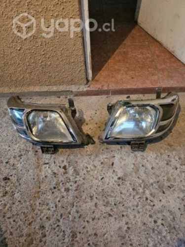 Opticos con detalles con viceles cromados toyota h