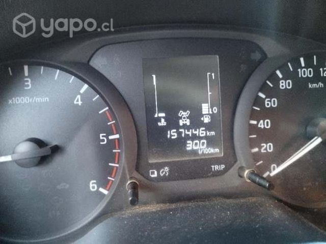 Camioneta NP300 de uso particular