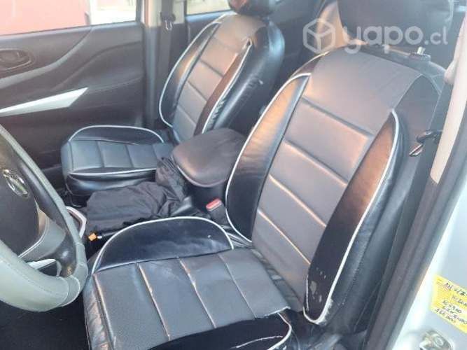 Camioneta NP300 de uso particular